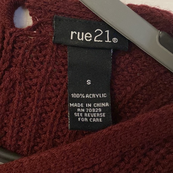 Maroon sweater - Picture 3 of 3